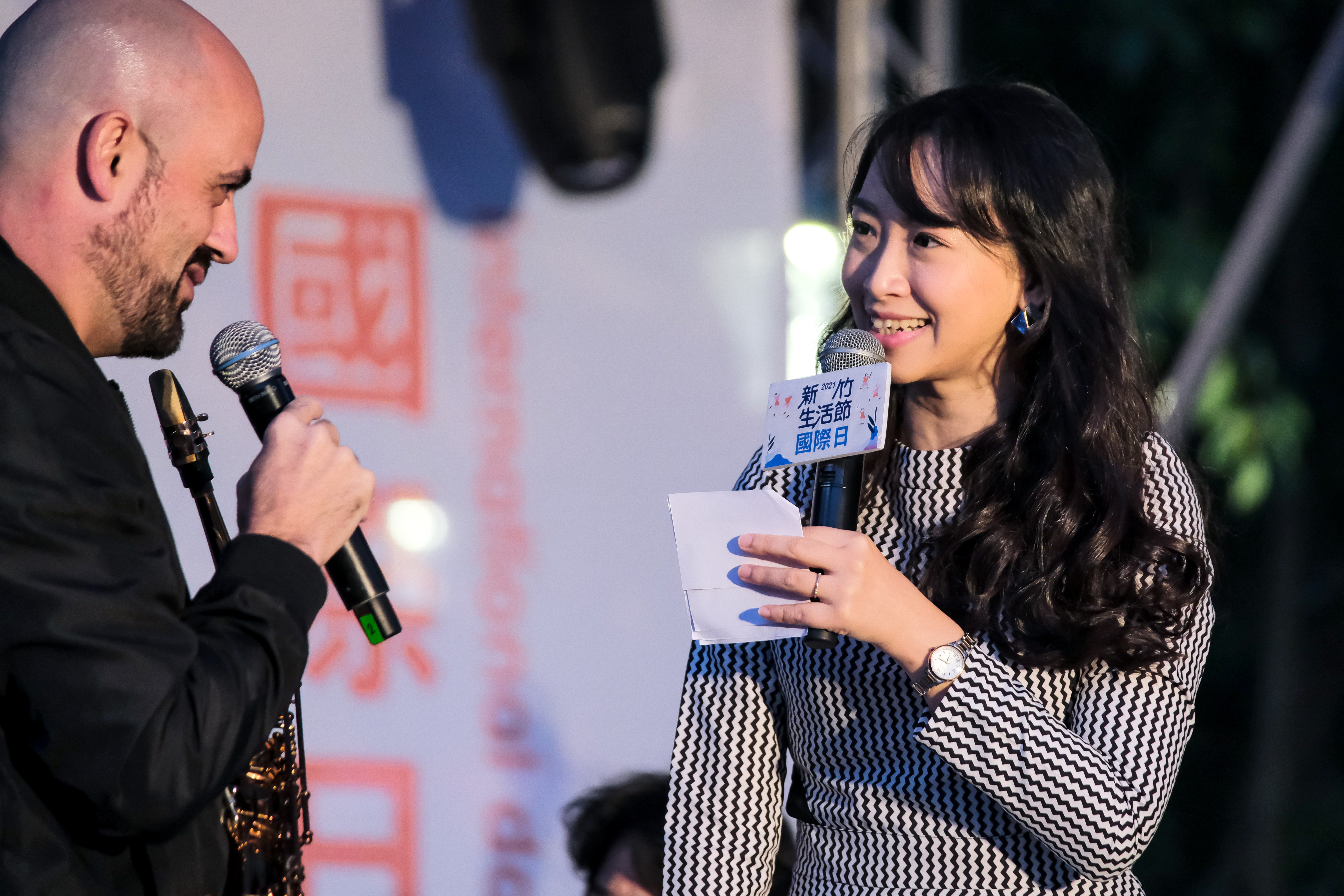 雙語主持人